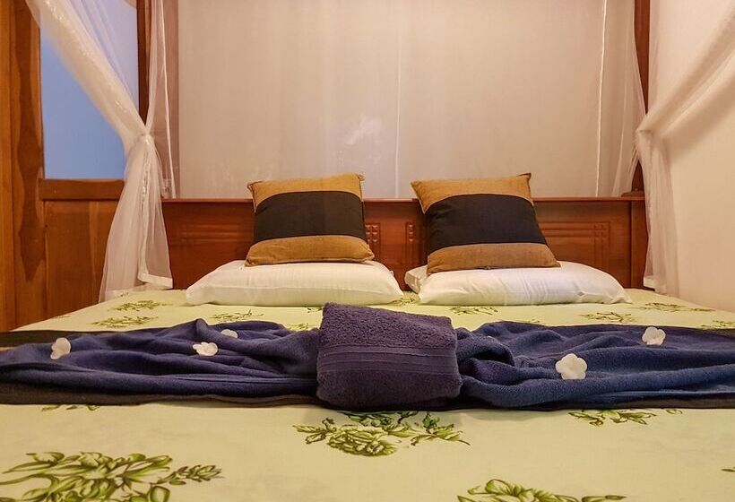 White Villa Beach Resort