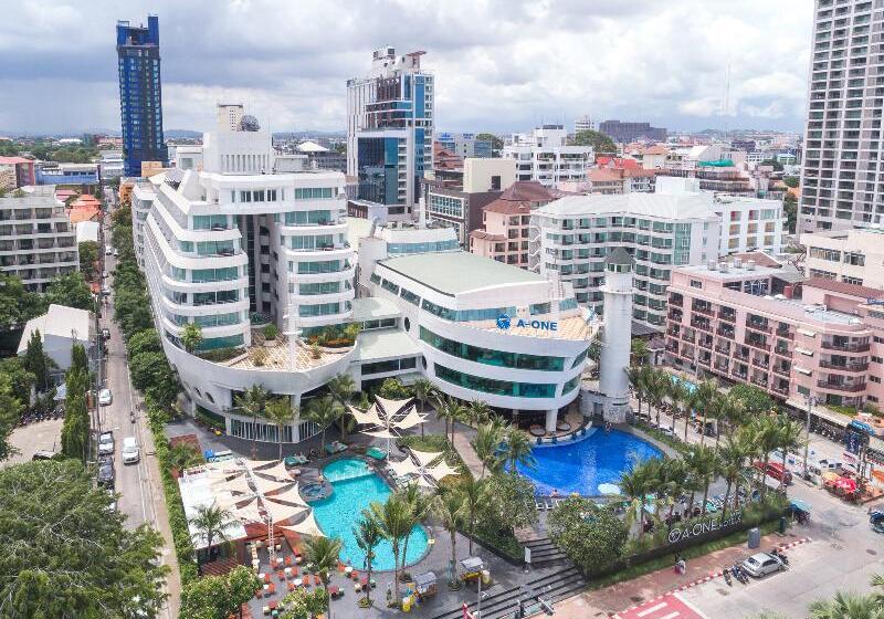 A One The Royal Cruise Hotel Pattaya   Sha Extra Plus