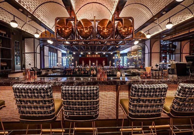 A One The Royal Cruise Hotel Pattaya   Sha Extra Plus