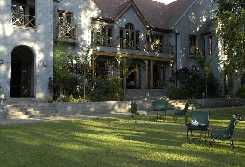 هتل Arusha Serena