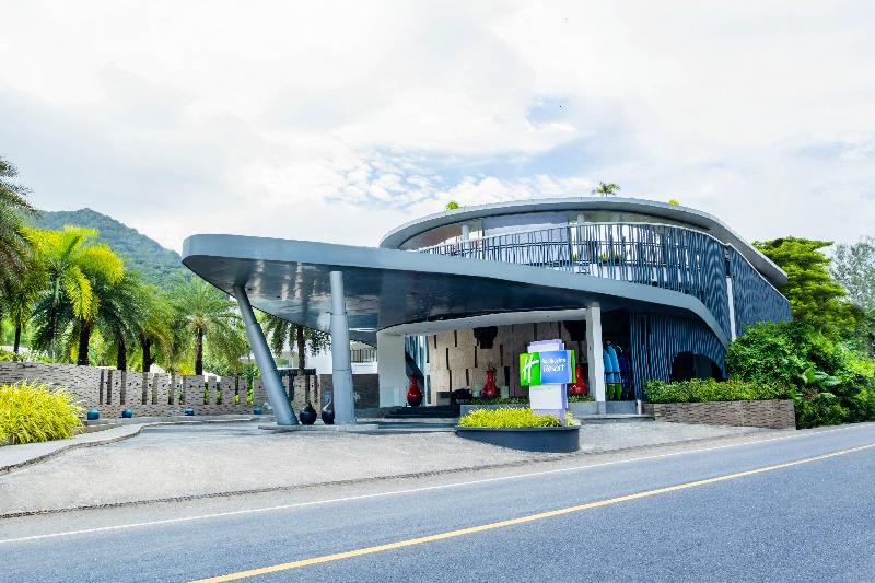 Отель Holiday Inn Resort Phuket Karon Beach, An Ihg