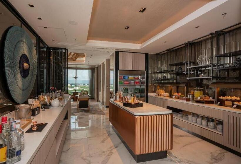 Отель Melia Chiang Mai