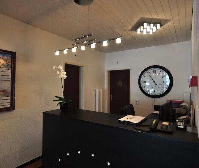 酒店 Merkur West Station