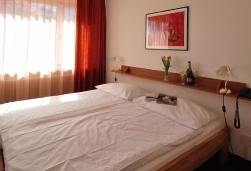 酒店 Merkur West Station