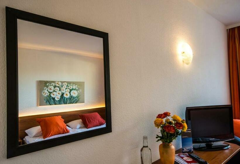 酒店 Merkur West Station