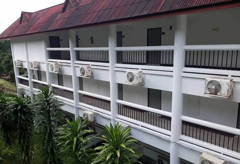 Jansom Beach Resort