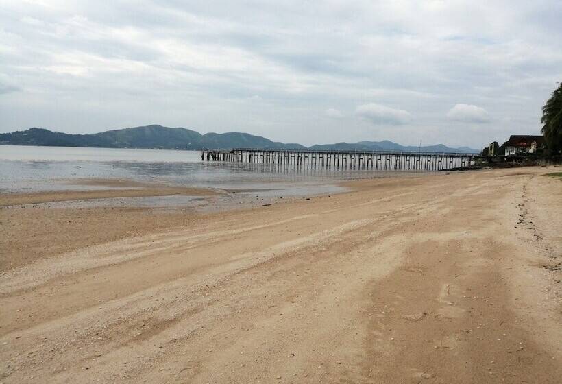 Jansom Beach Resort
