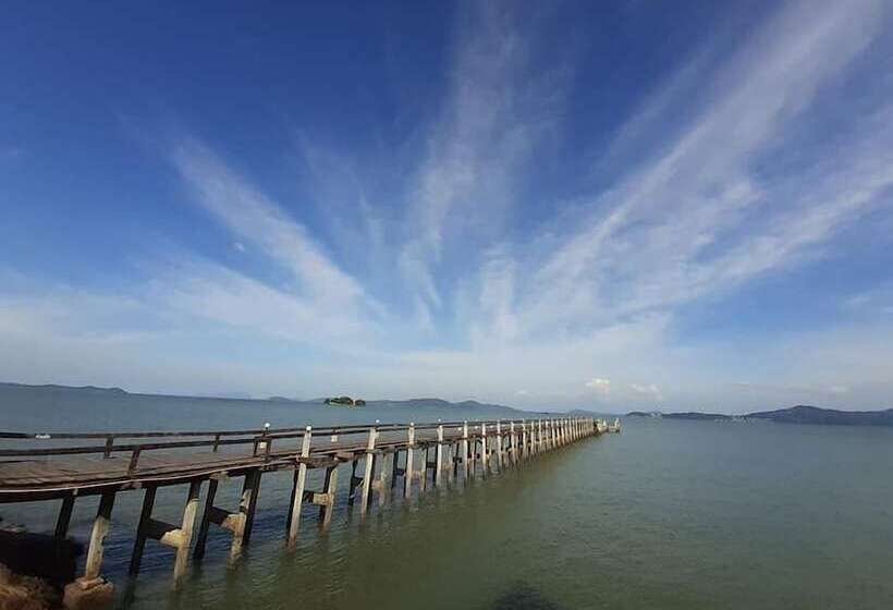 Jansom Beach Resort
