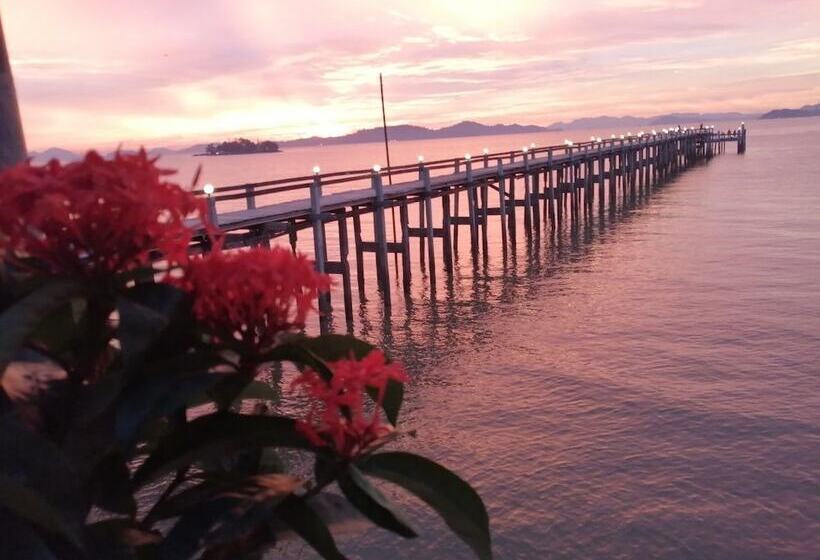 Jansom Beach Resort