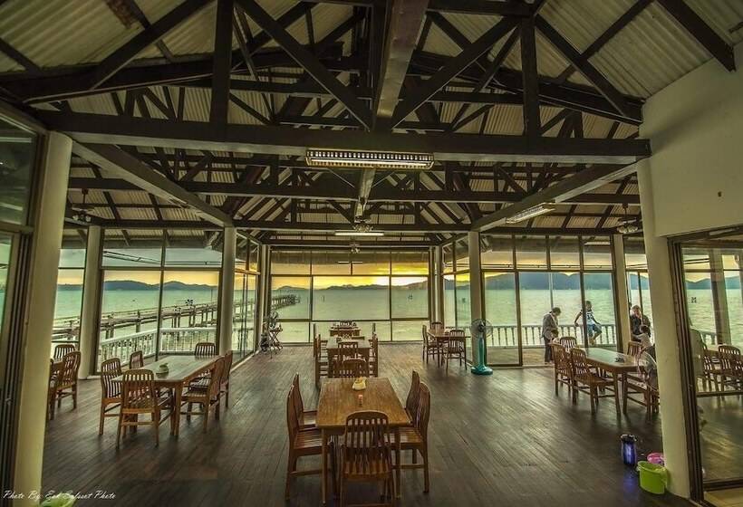 Jansom Beach Resort