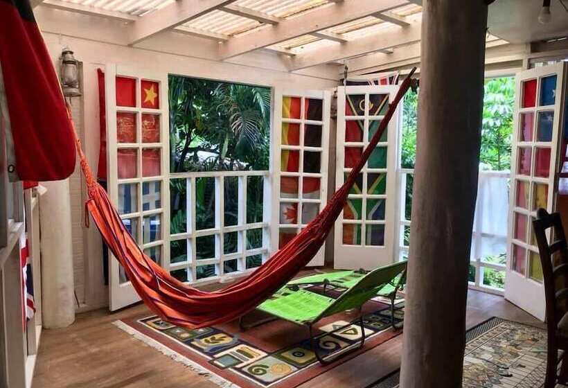 Colonial Lodge Hostel