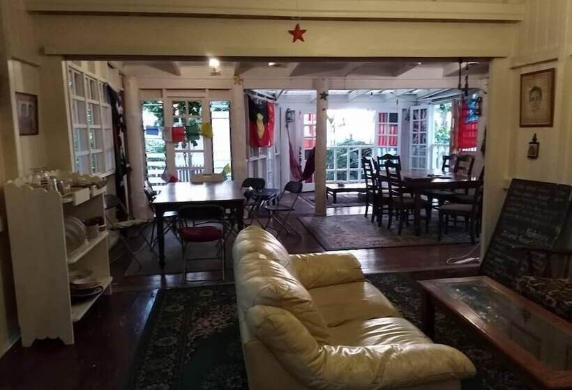 Colonial Lodge Hostel