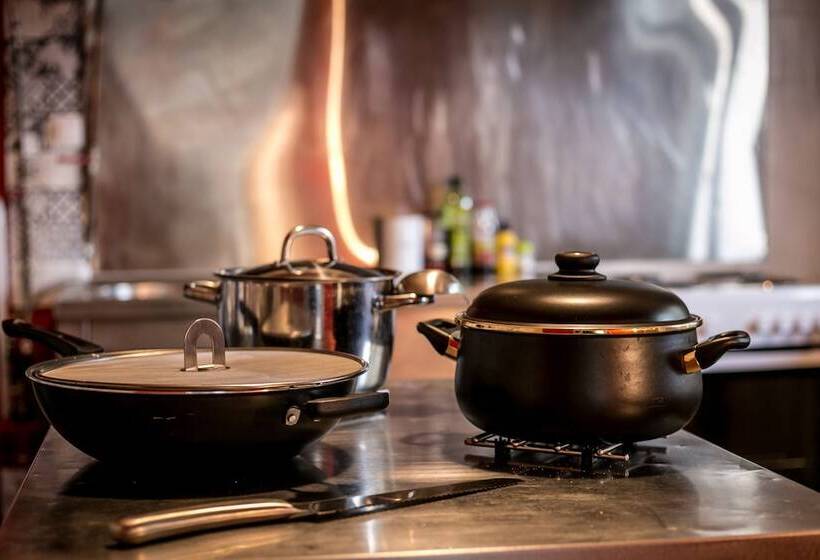 The Holy Rock Hostel At Meteora