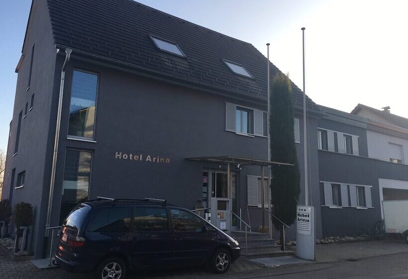 酒店 Arina