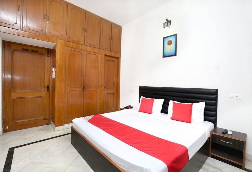 ホテル Atithi Residency By Oyo Rooms