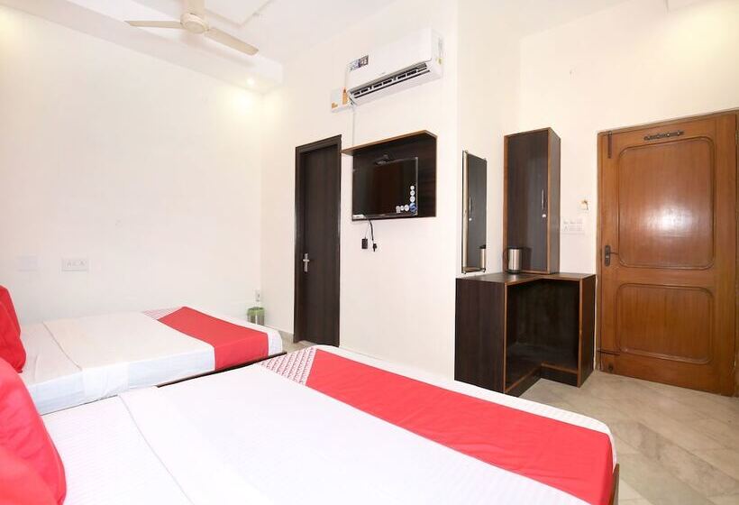 ホテル Atithi Residency By Oyo Rooms