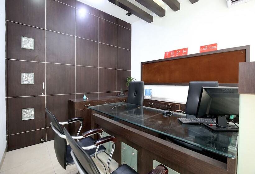 ホテル Atithi Residency By Oyo Rooms