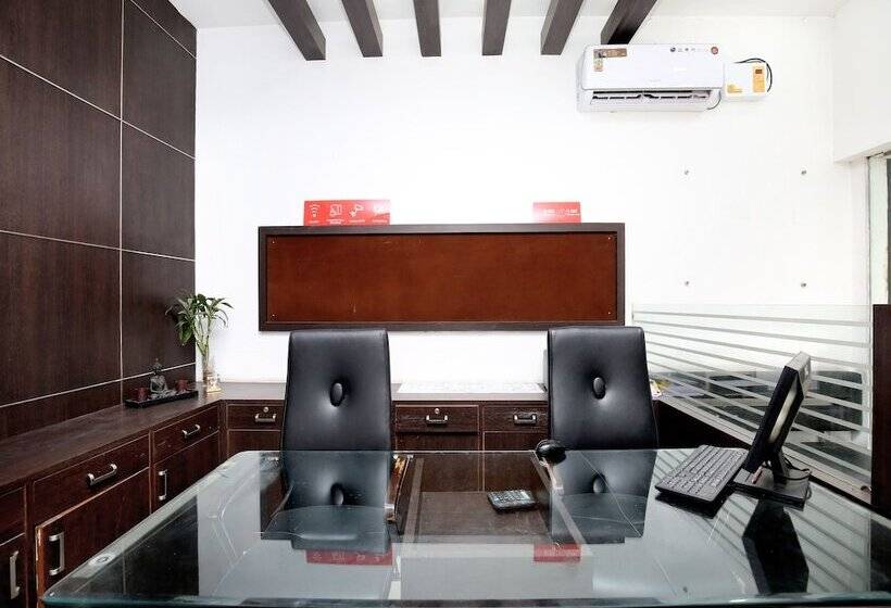 ホテル Atithi Residency By Oyo Rooms