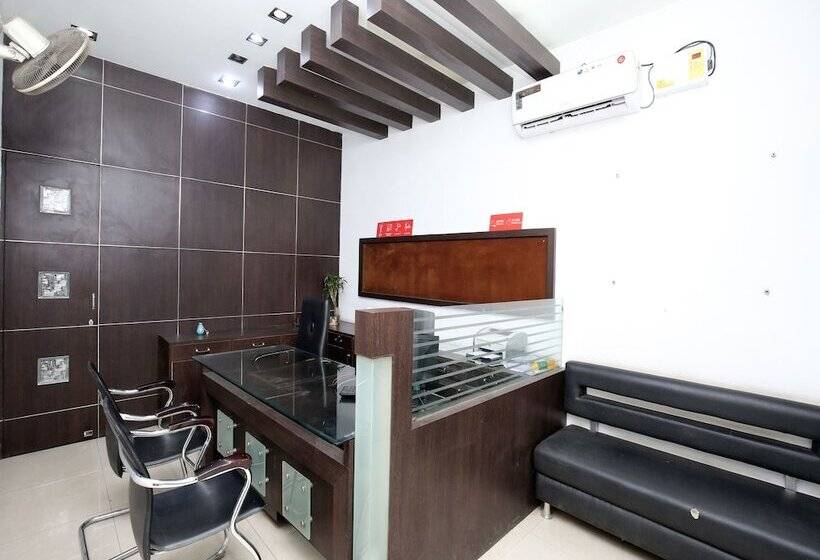 ホテル Atithi Residency By Oyo Rooms