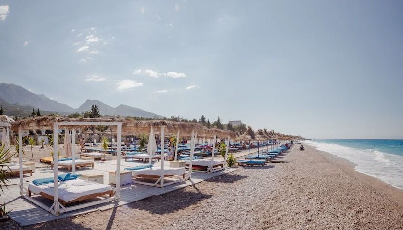 בית מלון כפרי Drymades Inn Resort