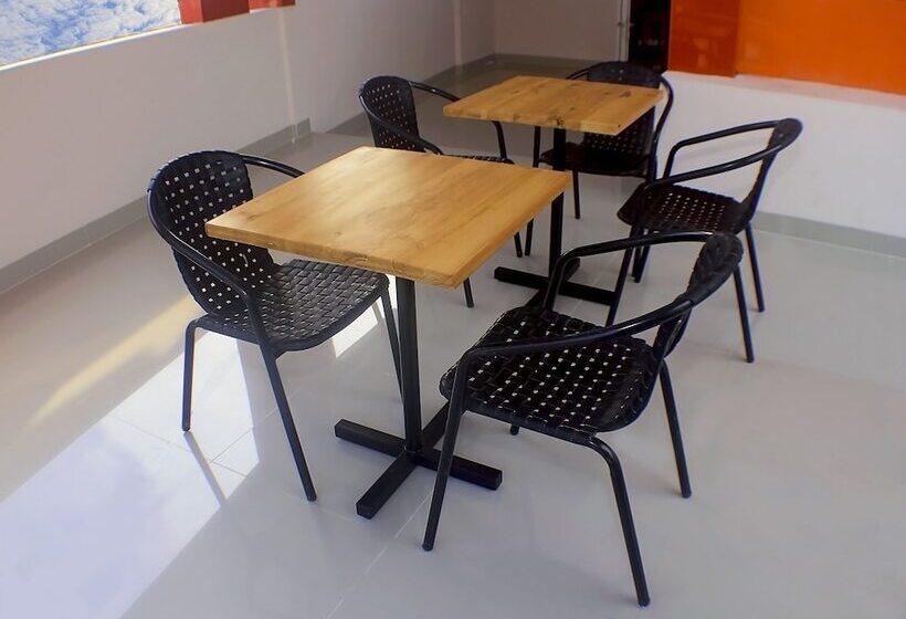 فندق Front One Cabin Malioboro Jogja