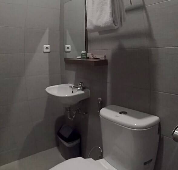 فندق Front One Cabin Malioboro Jogja