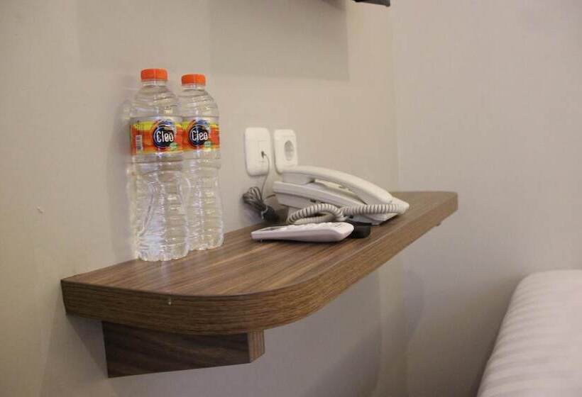 فندق Front One Cabin Malioboro Jogja