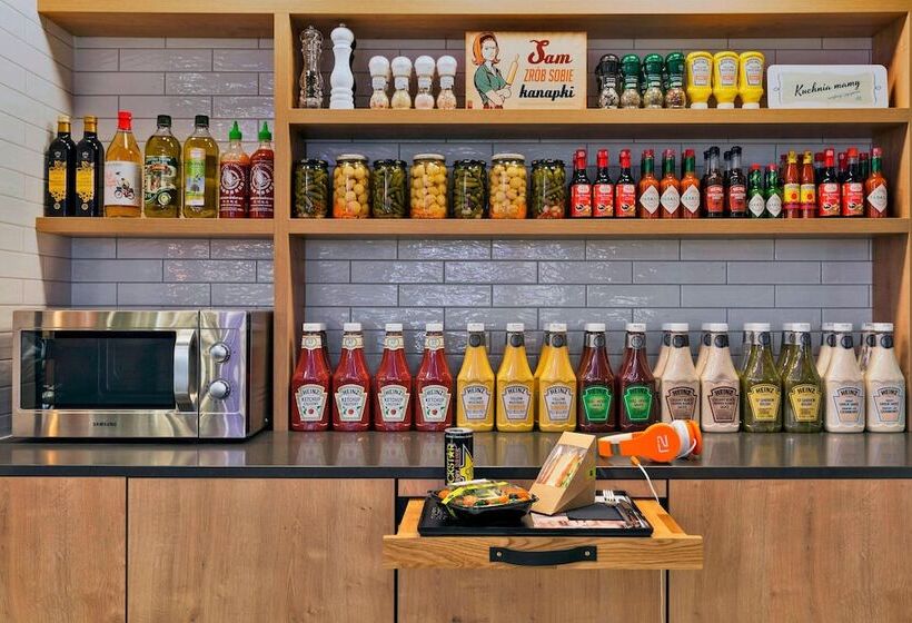 هتل Moxy Warsaw Praga