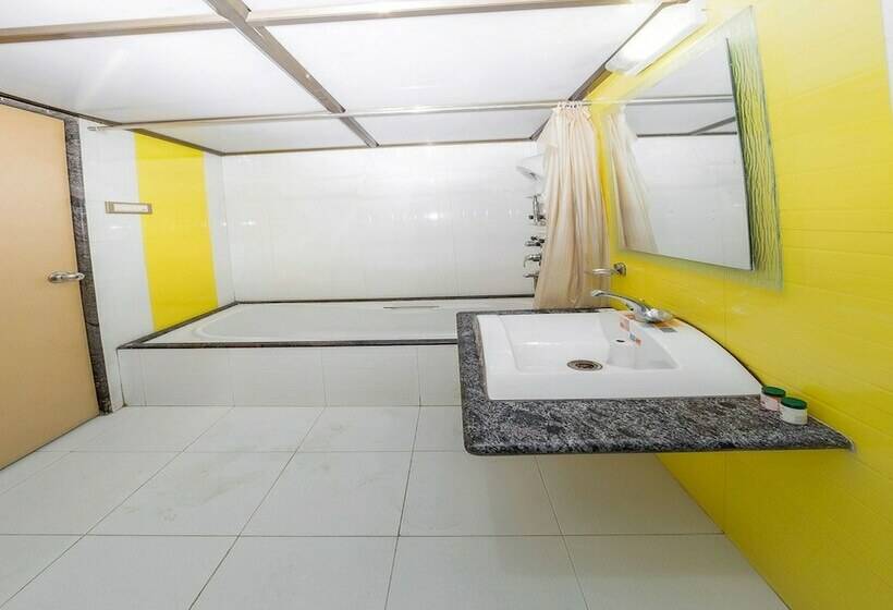 Отель Neeta's Inn By Oyo Rooms