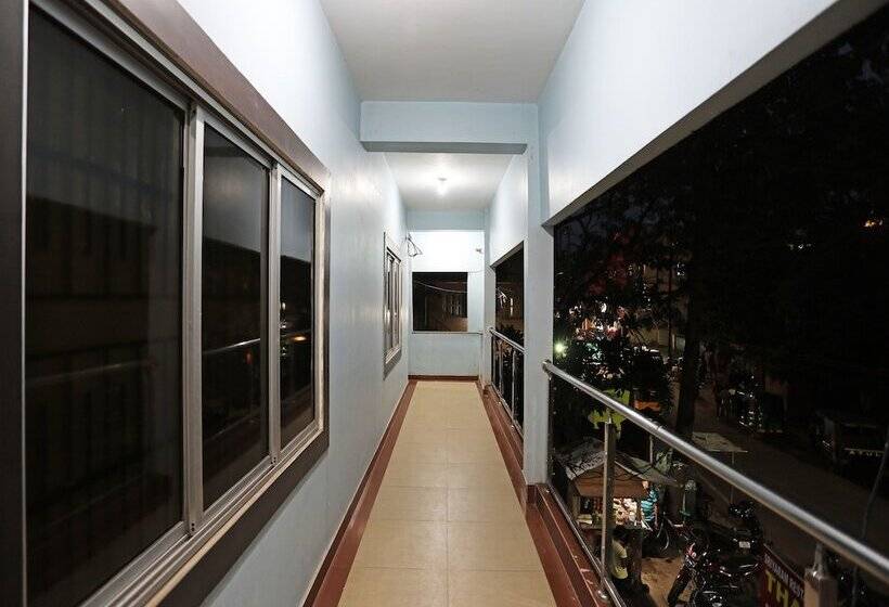 בית מלון כפרי Senapati Palace By Oyo Rooms