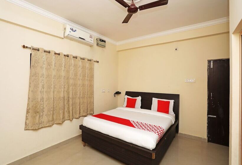 בית מלון כפרי Senapati Palace By Oyo Rooms