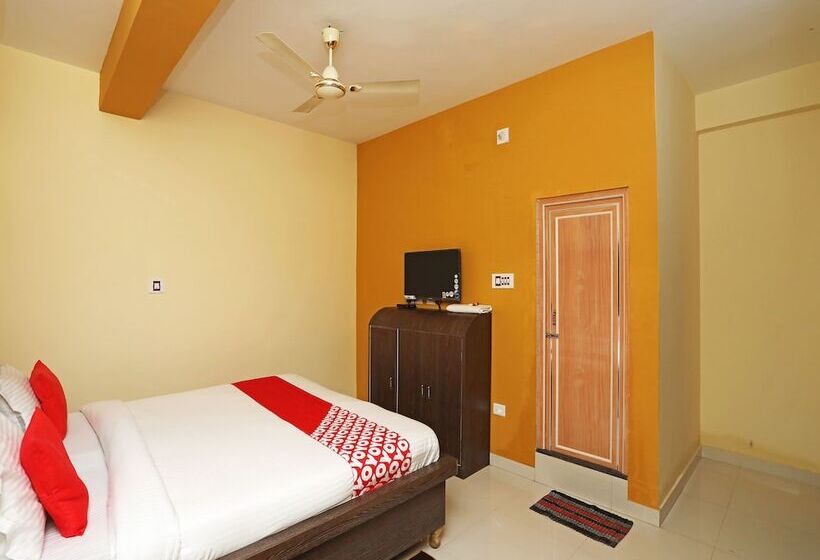 בית מלון כפרי Senapati Palace By Oyo Rooms