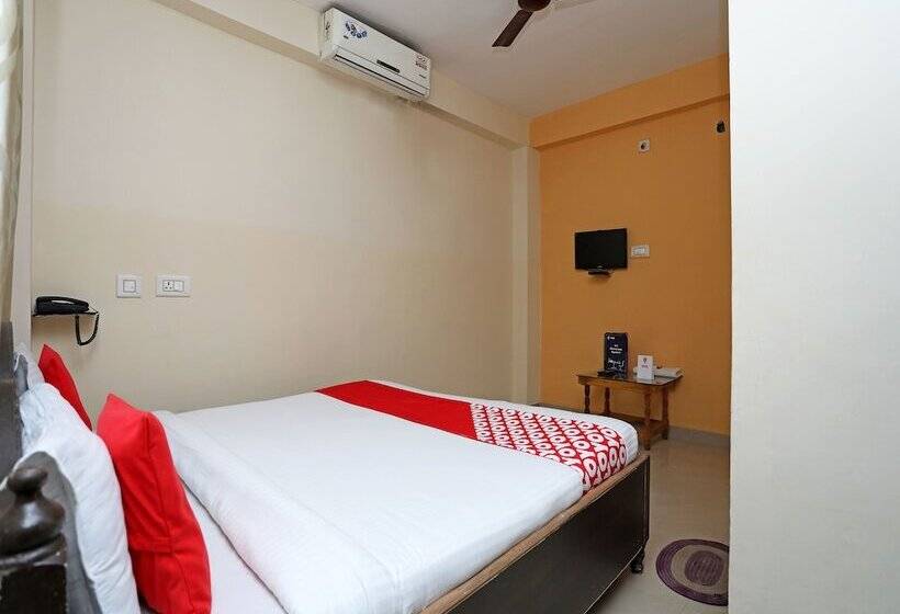 בית מלון כפרי Senapati Palace By Oyo Rooms