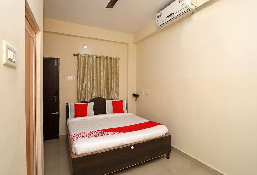 בית מלון כפרי Senapati Palace By Oyo Rooms