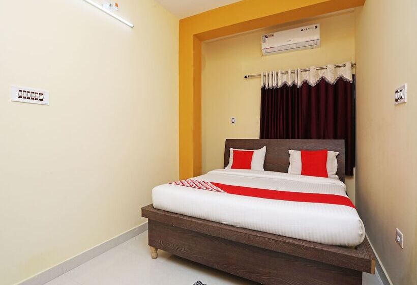 בית מלון כפרי Senapati Palace By Oyo Rooms