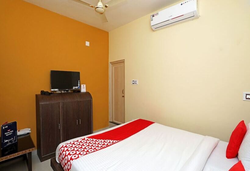 בית מלון כפרי Senapati Palace By Oyo Rooms