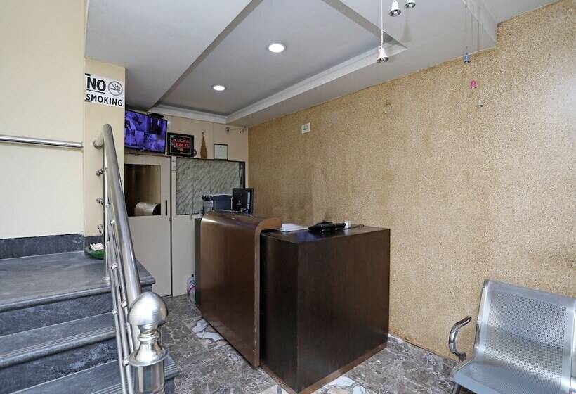 בית מלון כפרי Senapati Palace By Oyo Rooms