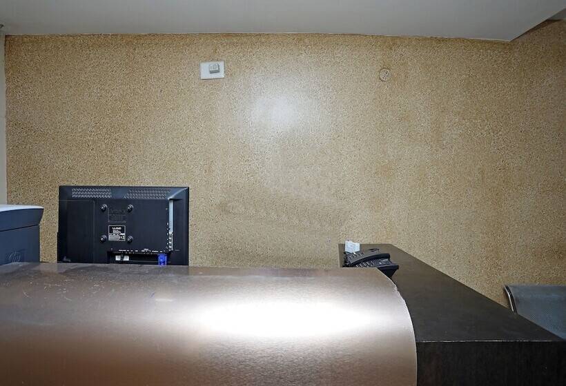 בית מלון כפרי Senapati Palace By Oyo Rooms