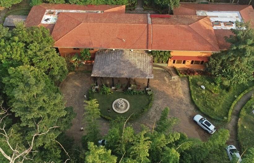 בית מלון כפרי Syna Tiger Resort Bandhavgarh