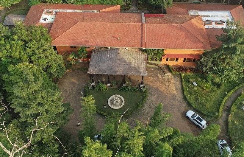 בית מלון כפרי Syna Tiger Resort Bandhavgarh