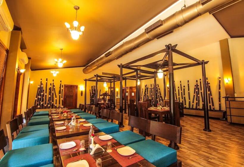 בית מלון כפרי Syna Tiger Resort Bandhavgarh