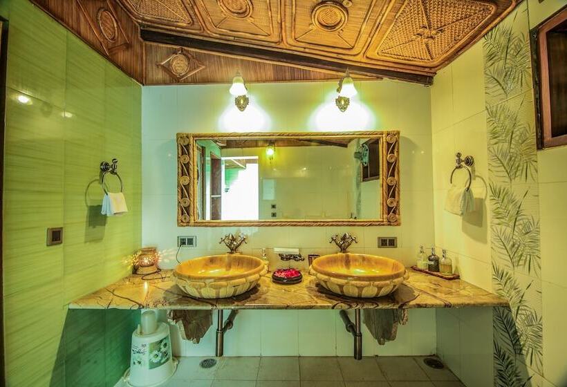 בית מלון כפרי Syna Tiger Resort Bandhavgarh