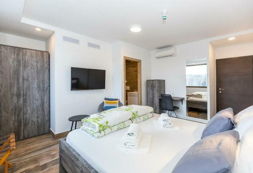 پانسیون Apinelo Tower Rooms