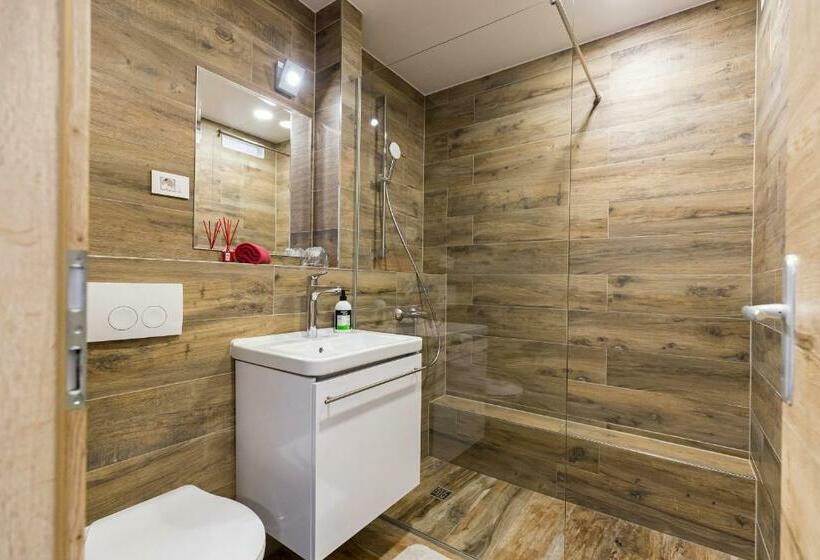 פנסיון Apinelo Tower Rooms