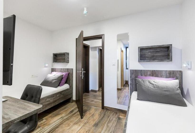 پانسیون Apinelo Tower Rooms