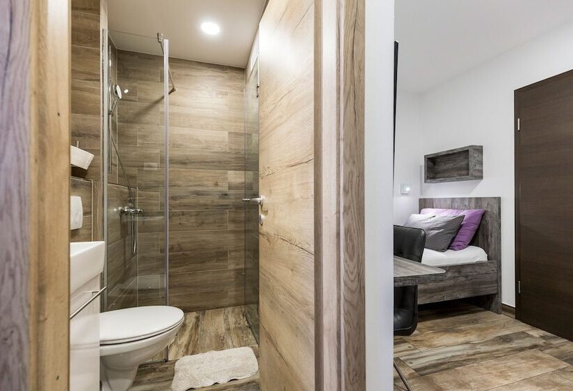 پانسیون Apinelo Tower Rooms