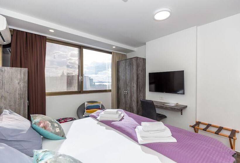 پانسیون Apinelo Tower Rooms