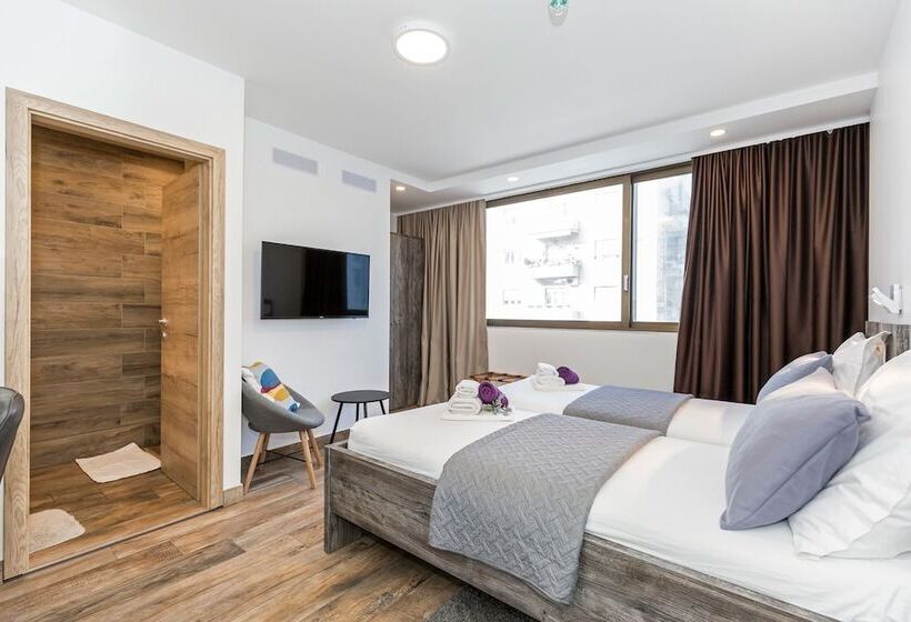 پانسیون Apinelo Tower Rooms