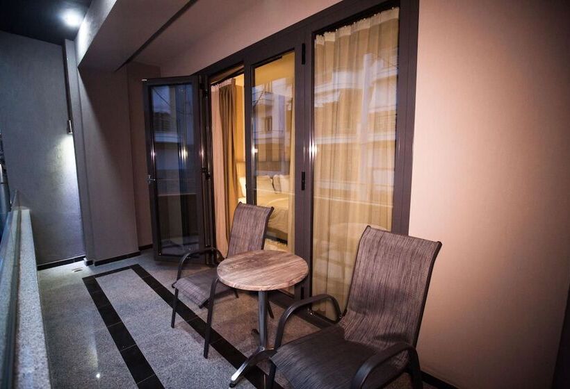 بنسيون Diamond City Living