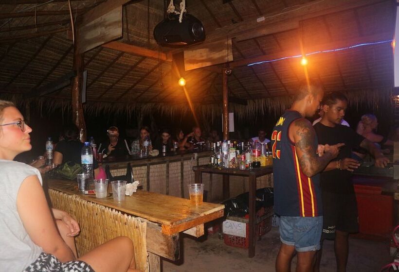 Yellow Moon M23 Hostel